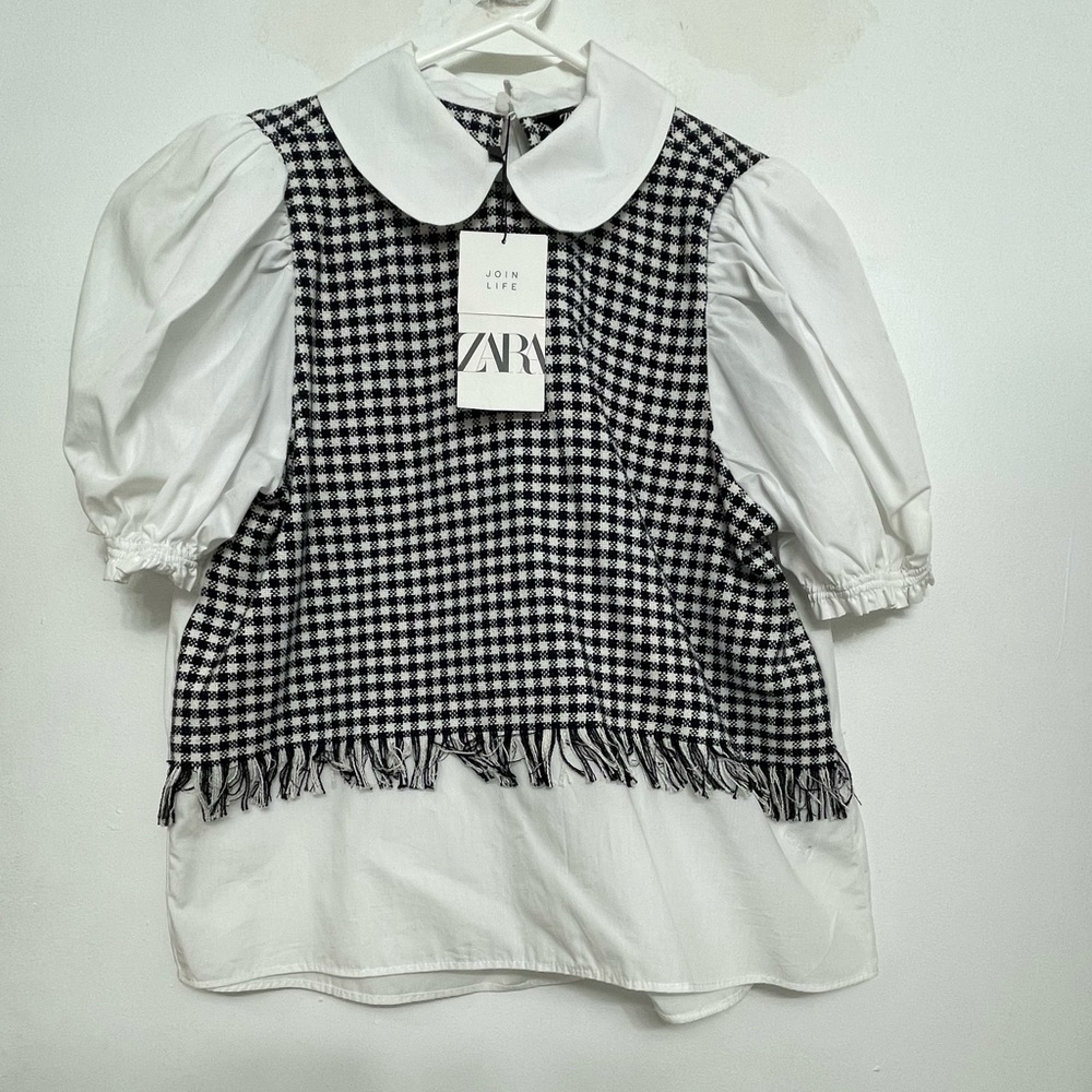 Blouse perfect for this fall season. Never worn still has the tag on.
